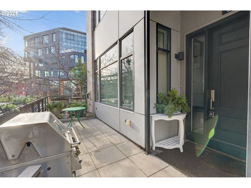 2018 Nw 16th Ave, Portland, OR, 97209-2562 | Card Image