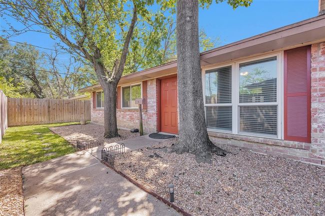 Apt B entrance | Image 22