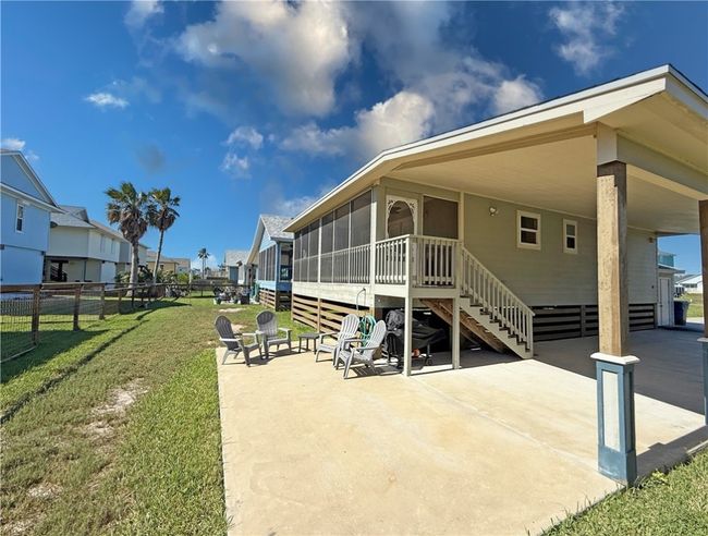 1020 S Live Oak St, House other with 2 bedrooms, 2 bathrooms and null parking in Rockport TX | Image 25