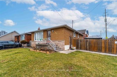 462 John St N, House other with 3 bedrooms, 2 bathrooms and 3 parking in Hamilton ON | Image 3