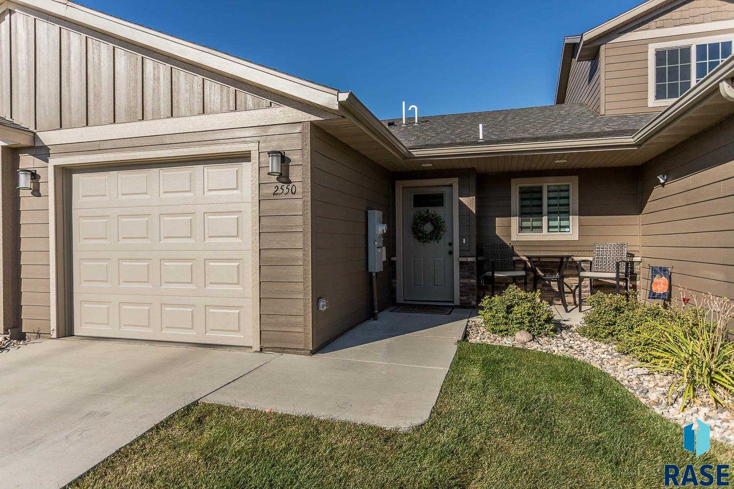 Meadowside Pl, Sioux Falls, SD 57108