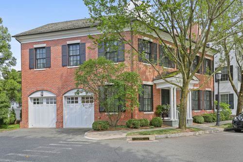 2-2 Elmwood Dr, Southport, CT, 06890-1391 | Card Image