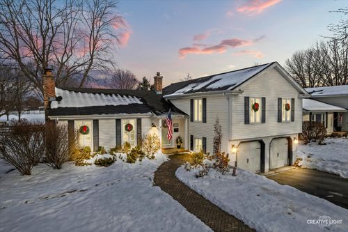 806 Fellows St, St. Charles, IL, 60174-3837 | Card Image