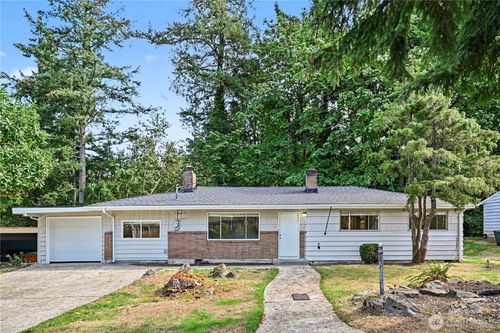 4530 151st Ave Se, Bellevue, WA, 98006-2515 | Card Image