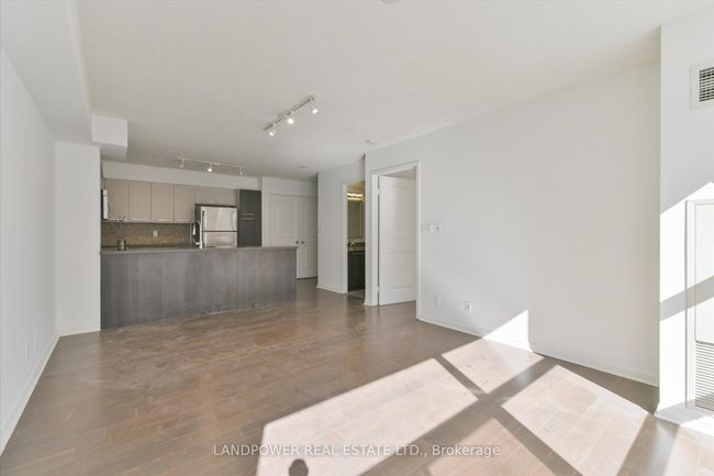 1105 - 11 St Joseph St, Condo with 1 bedrooms, 1 bathrooms and null parking in Toronto ON | Image 6