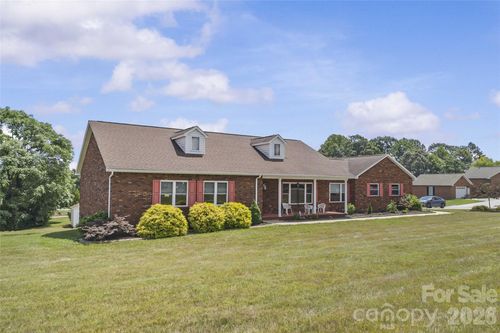 107 Twin Lakes Dr, Statesville, NC, 28625-9485 | Card Image