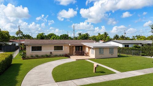 9500 Cutler Ridge Dr, Cutler Bay, FL, 33157-8711 | Card Image