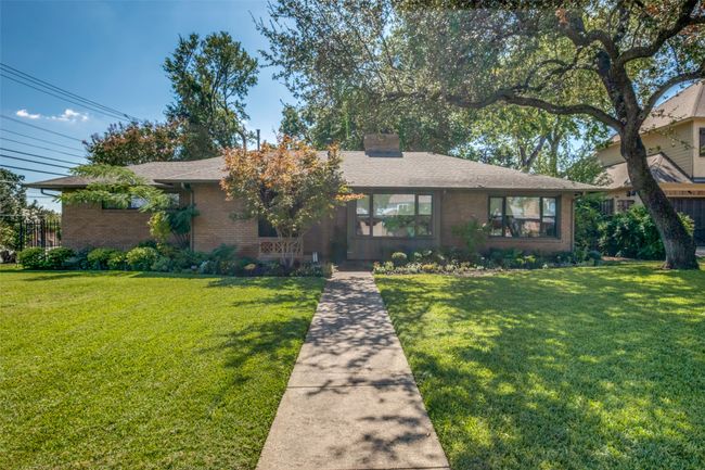 View of front of house featuring a front yard | Image 25