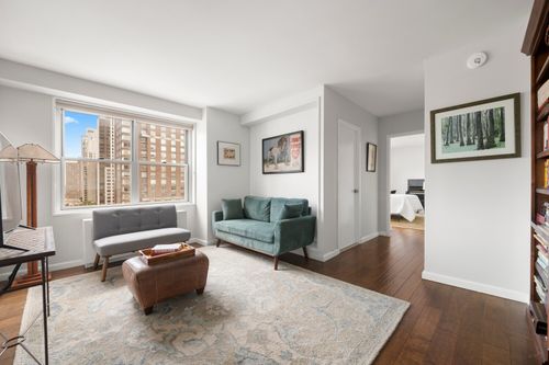 12g-345 E 86th St, New York, NY, 10028-4750 | Card Image