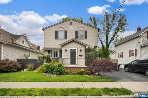 35 Glendale Dr, Hillsdale, NJ, 07642-2747 | Card Image