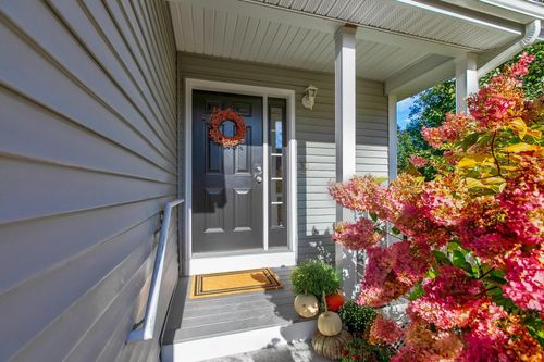 50 Hollow Ridge Dr, Nashua, NH, 03062-4477 | Card Image