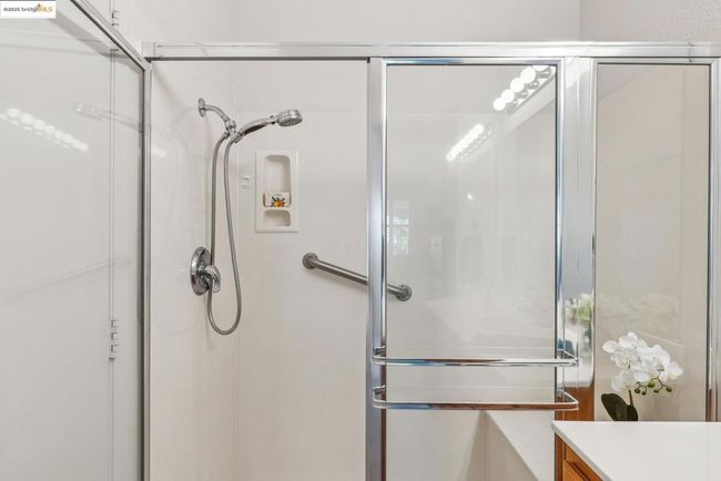 664 Prince Albert Way, Home with 2 bedrooms, 2 bathrooms and 1 parking in Brentwood CA | Image 30