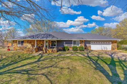 3 Oakwood Dr, Arkansas City, KS, 67005-4335 | Card Image