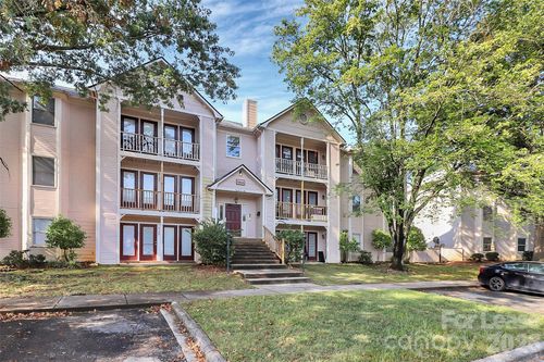 6146 Meadow Rose Ln, Charlotte, NC, 28215-3664 | Card Image