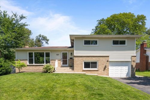 821 Castlewood Ln, Deerfield, IL, 60015-2605 | Card Image