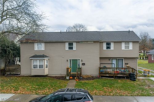 837 2nd St Se, New Philadelphia, OH, 44663-2361 | Card Image