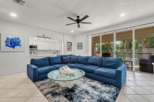 apt-e2-103 Half Moon Cir, Hypoluxo, FL, 33462-5495 | Card Image