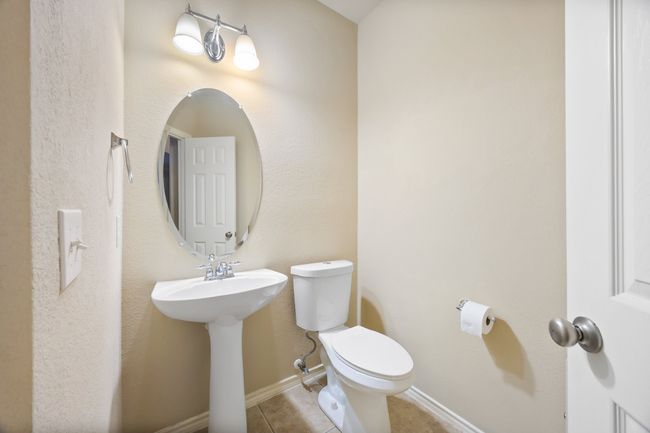 First floor powder bathroom off entry | Image 27