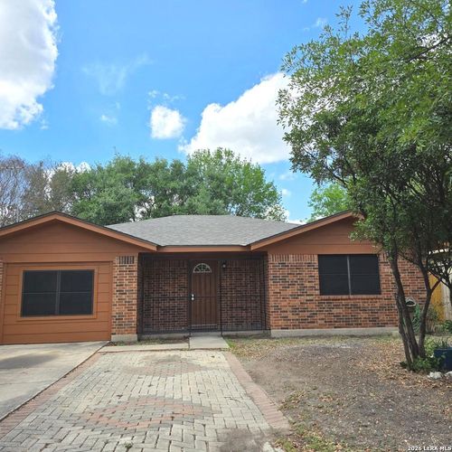 137 Navajo Cir, Cibolo, TX, 78108-3580 | Card Image