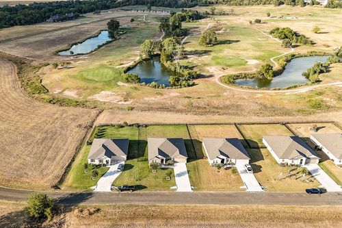 460 Colovista Pkwy, Bastrop, TX, 78602-7527 | Card Image