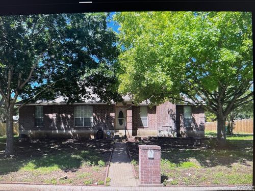 106 River Knl, Castroville, TX, 78009-2710 | Card Image