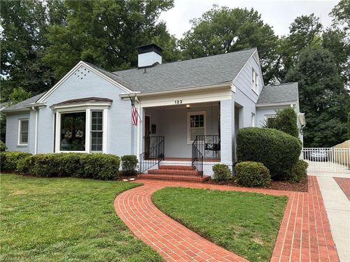 123 Beverly Pl, Greensboro, NC, 27403-1052 | Card Image
