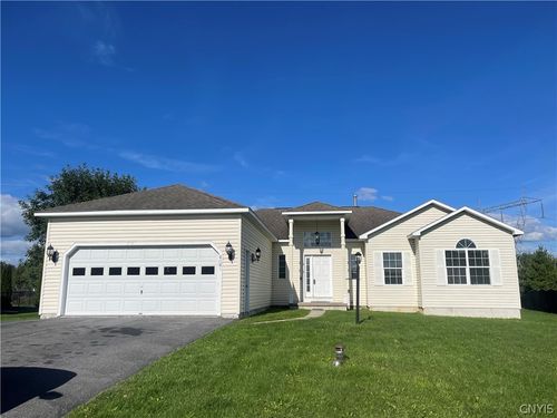 8686 Lavender Ln, Cicero, NY, 13039-8956 | Card Image