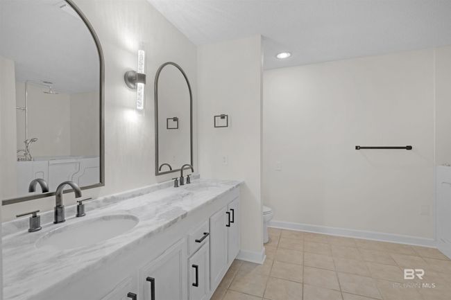 Bathroom | Image 13