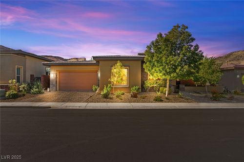 6810 Silver Crescent St, Las Vegas, NV, 89148-5195 | Card Image