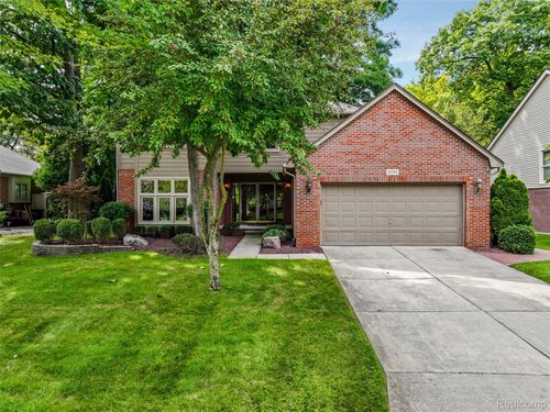2082 Avon Lake Ln, Rochester Hills, MI, 48307-4334 | Card Image