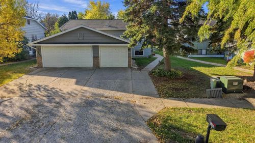1528 34 1/2 Ave S, Fargo, ND, 58104-6122 | Card Image