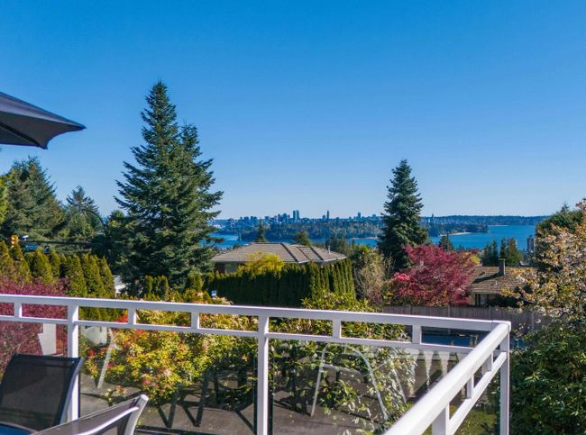 2115 Queens Avenue, House other with 5 bedrooms, 3 bathrooms and 4 parking in West Vancouver BC | Image 39