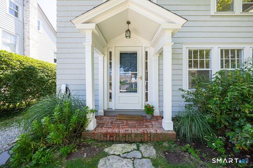 12 Roosevelt Rd, Westport, CT, 06880-6840 | Card Image