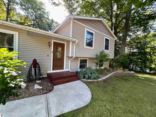 20854 Red Oak Dr, Lake Ann, MI, 49650-9632 | Card Image