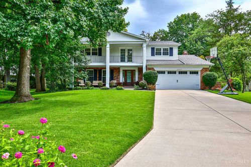 8392 Shadowpoint Ct, Montgomery, OH, 45242-3401 | Card Image