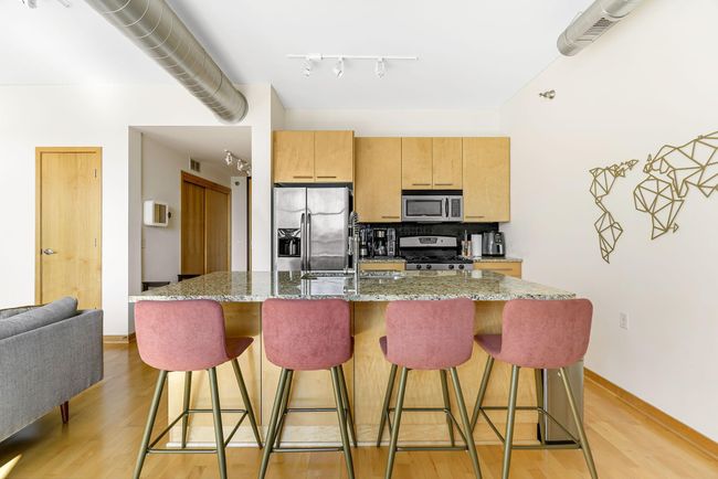 9-web-or-mls-1211 Lagoon Ave #411, Minneapolis-9 - 7.jpg | Image 6