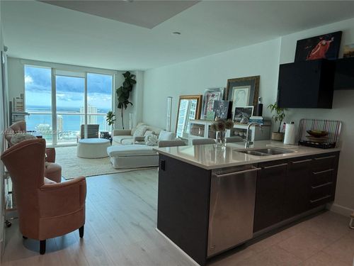 apt-3100-500 Brickell Ave, Miami, FL, 33131-2586 | Card Image