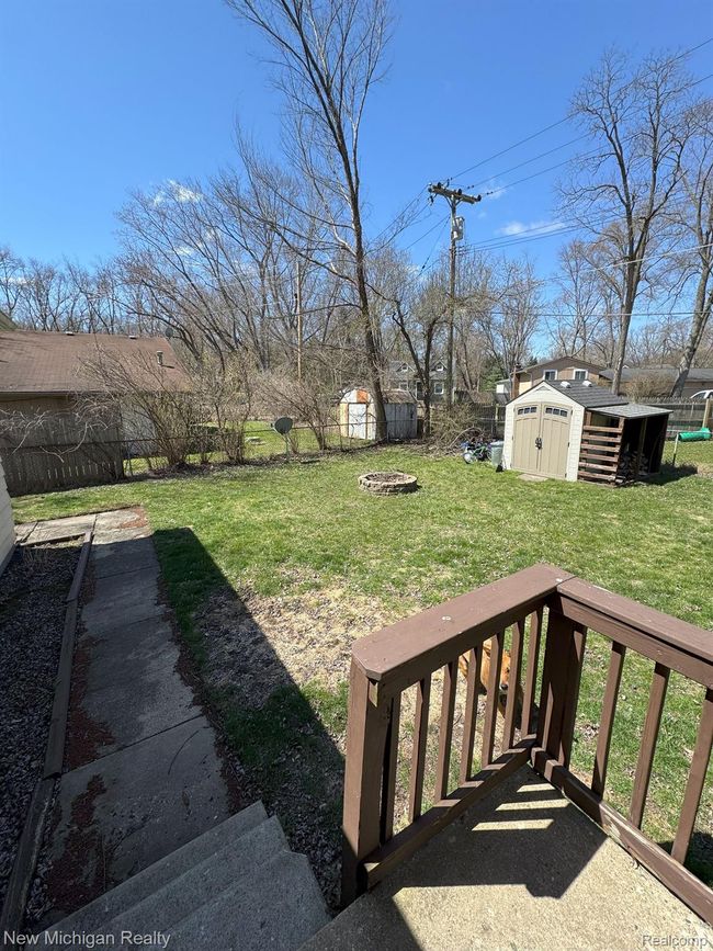 3302 Newton Rd, House other with 3 bedrooms, 2 bathrooms and null parking in Commerce Township MI | Image 12