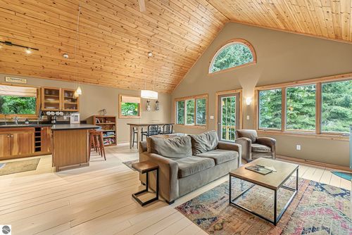 525 E Oak St, Leland, MI, 49654 | Card Image