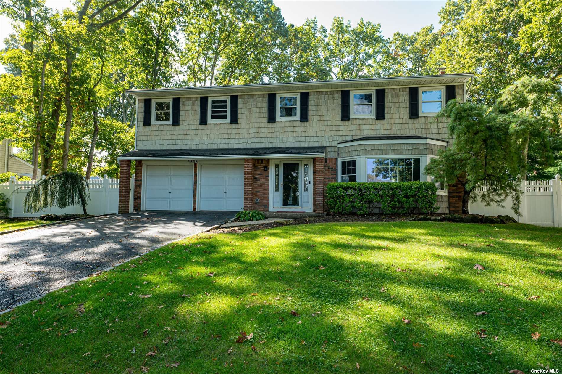 Winslow Ln, Smithtown, NY 11787