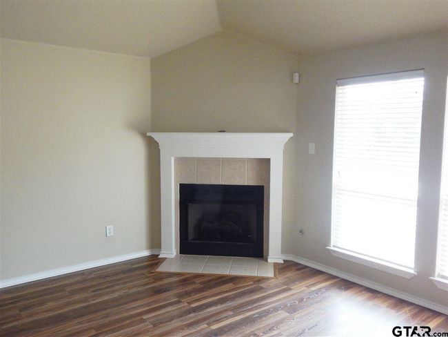 5637 Mustang Trl, House other with 3 bedrooms, 2 bathrooms and null parking in Tyler TX | Image 6