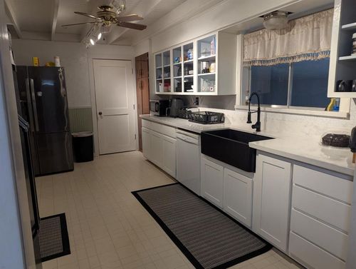 106 W Watt St, El Campo, TX, 77437-2901 | Card Image