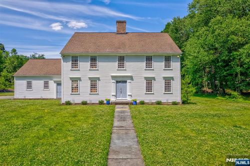 1 Canoe Ln, Roseland, NJ, 07068-1410 | Card Image