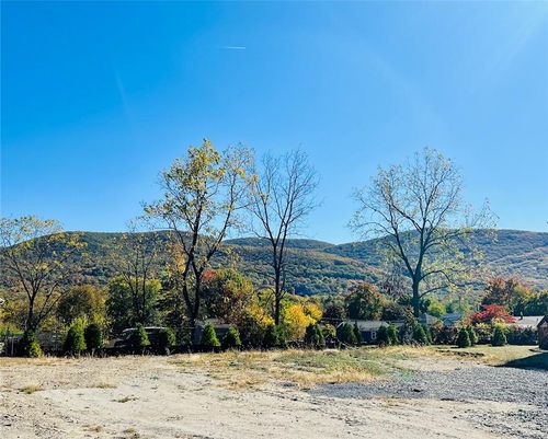 40 Townsend St, Beacon, NY, 12508-1228 | Card Image