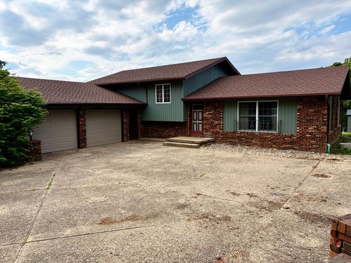 8819 Oak Dr, Clinton, IL, 61727-9124 | Card Image
