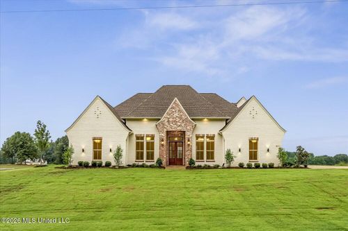 5111 Old Barn Cv, Coldwater, MS, 38618-4005 | Card Image