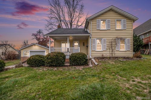 242 Broadway, Springfld Twp, MI, 48350-2571 | Card Image