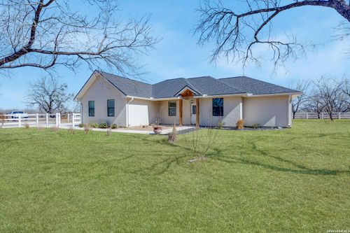 16282 Fm 472, Bigfoot, TX, 78005 | Card Image
