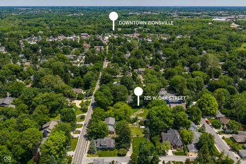 725 W Oak St, Zionsville, IN, 46077-1206 | Card Image