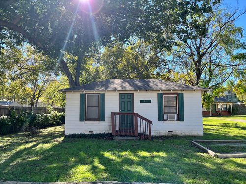 511 W Collins St, Denton, TX, 76201-7145 | Card Image